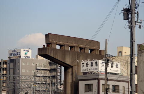 山陽電車より見た姫路モノレールの廃線跡