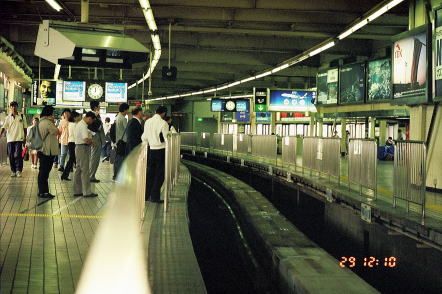90年代の浜松町駅ホームおよび単線軌道の様子