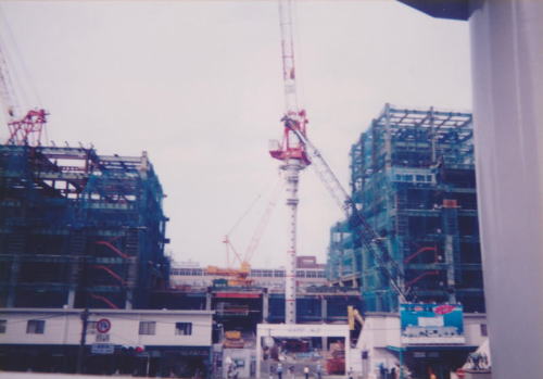 建設中のJR小倉駅とモノレール駅舎