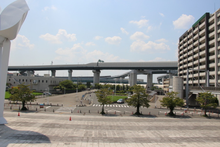 なみはやドームより大阪モノレール門真南駅位置を見る。
