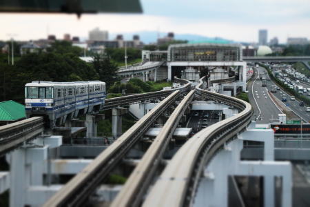 複々線を有する大阪モノレール