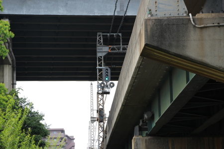近鉄奈良線旧高架部分に設置された信号