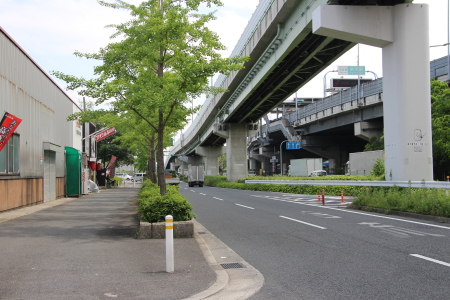 大阪モノレールはさらにこの先で府道2号と合流すると考えられる