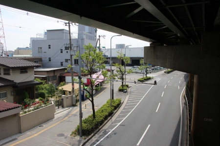 春宮歩道橋より大阪モノレール延伸ルート南側を見る