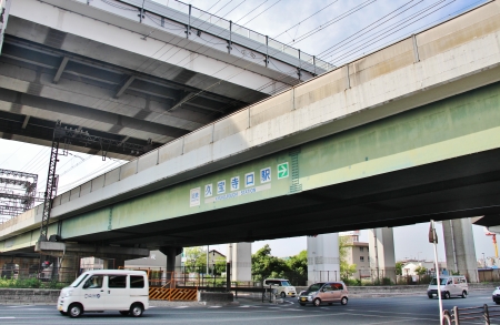 大阪モノレール久宝寺口駅設置位置と推定される交差点