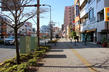 歩道より多摩モノレール延伸ルート町田駅方向を見る