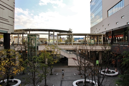 八王子駅中央の広場