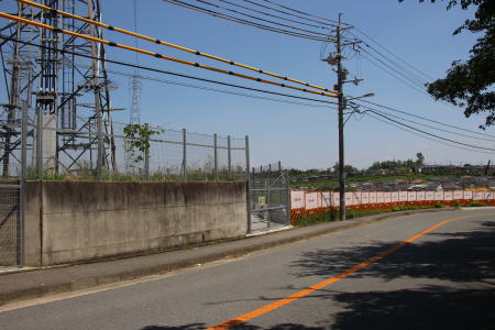 鉄塔の向こう面に茨木箕面丘陵線が建設される。