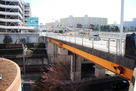 京王線南大沢駅付近の陸橋