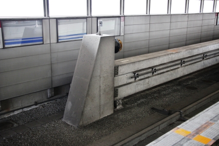 大阪モノレール車庫 留置線17番軌道末端部分