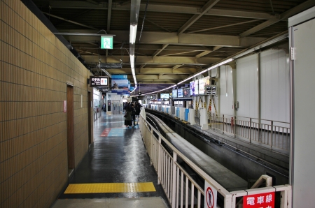 複線化に伴い拡幅される東京モノレール浜松町駅東側壁面