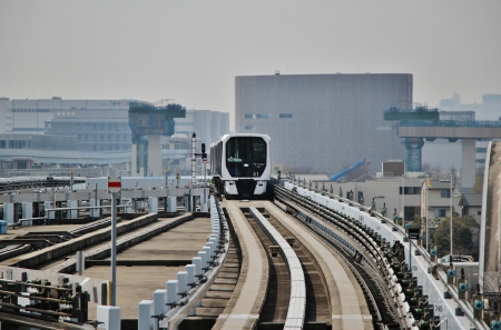 ゆりかもめ豊洲駅から見える首都高速晴海線