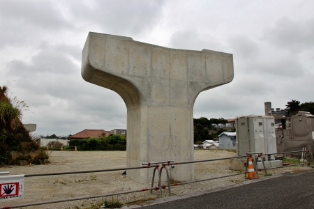 ゆいレール支柱が建設された前田トンネル上部