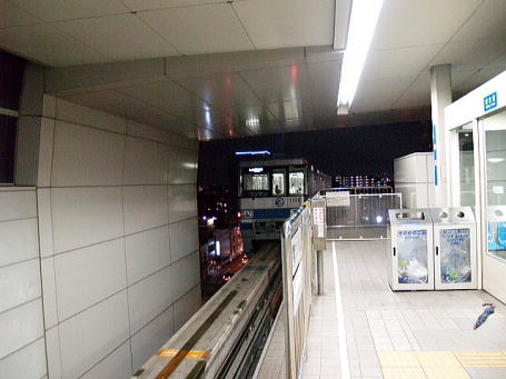 千里中央駅ホーム
