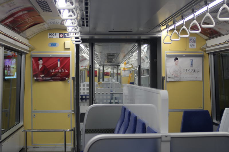 東京モノレール10000形の車内座席配置